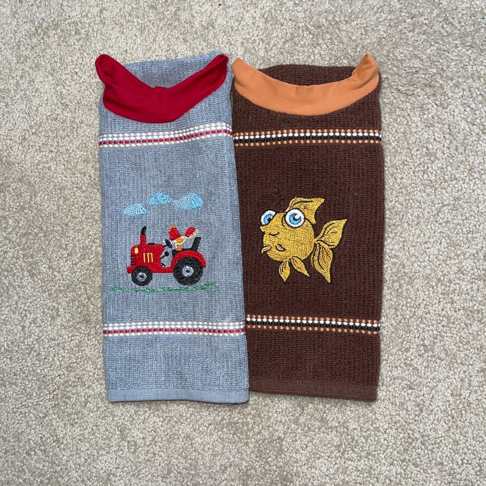 NWOT Baby Towel Bibs Embroidered 2 Pk Age 1-5